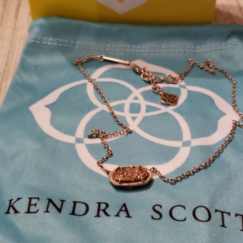 Kendra Scott necklace